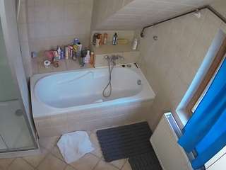 voyeurcam-julmodels-bath-2nd-1