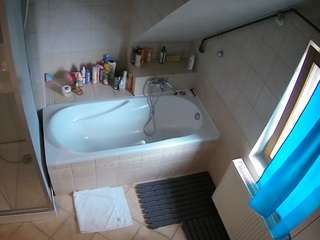 voyeurcam-julmodels-bath-2nd-1