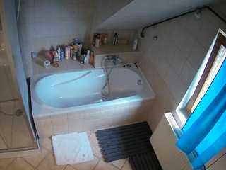 voyeurcam-julmodels-bath-2nd-1