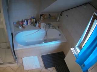 voyeurcam-julmodels-bath-2nd-1