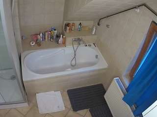 voyeurcam-julmodels-bath-2nd-1