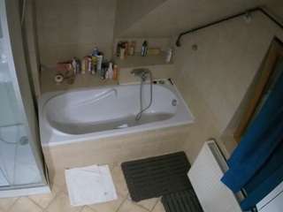 voyeurcam-julmodels-bath-2nd-1