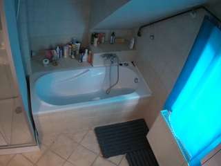 voyeurcam-julmodels-bath-2nd-1