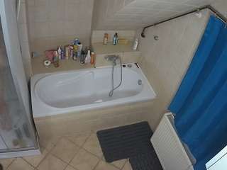 voyeurcam-julmodels-bath-2nd-1