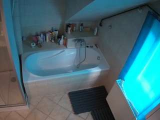voyeurcam-julmodels-bath-2nd-1