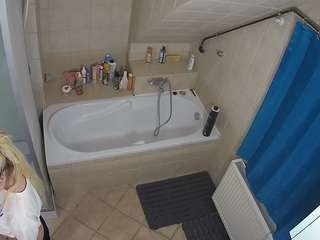 voyeurcam-julmodels-bath-2nd-1