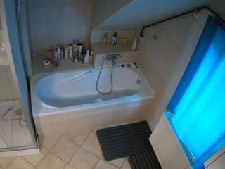 voyeurcam-julmodels-bath-2nd-1