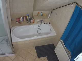 voyeurcam-julmodels-bath-2nd-1 Drink live webcam