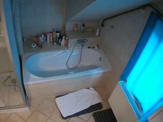voyeurcam-julmodels-bath-2nd-1