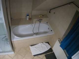 voyeurcam-julmodels-bath-2nd-1