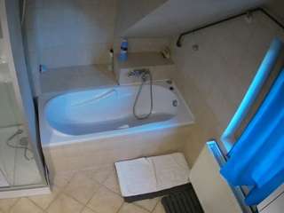 voyeurcam-julmodels-bath-2nd-1