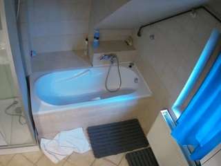 voyeurcam-julmodels-bath-2nd-1 webcam model