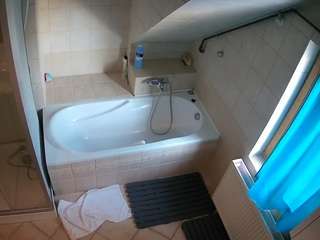 voyeurcam-julmodels-bath-2nd-1