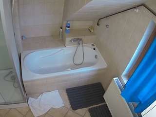 voyeurcam-julmodels-bath-2nd-1