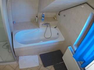 voyeurcam-julmodels-bath-2nd-1