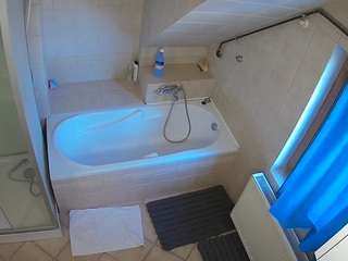 voyeurcam-julmodels-bath-2nd-1