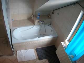 voyeurcam-julmodels-bath-2nd-1