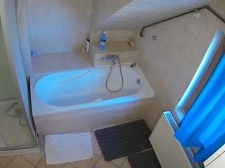 voyeurcam-julmodels-bath-2nd-1