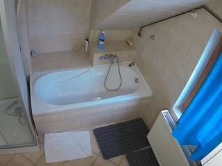 voyeurcam-julmodels-bath-2nd-1