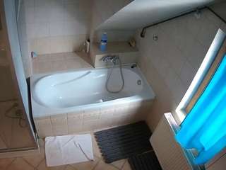 voyeurcam-julmodels-bath-2nd-1