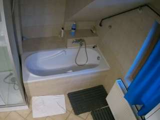 voyeurcam-julmodels-bath-2nd-1