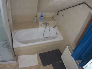 voyeurcam-julmodels-bath-2nd-1