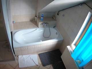 voyeurcam-julmodels-bath-2nd-1