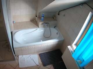voyeurcam-julmodels-bath-2nd-1