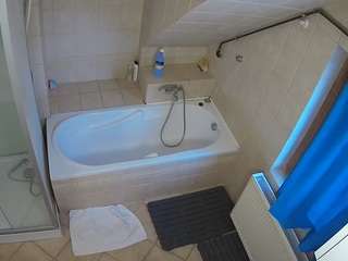 voyeurcam-julmodels-bath-2nd-1