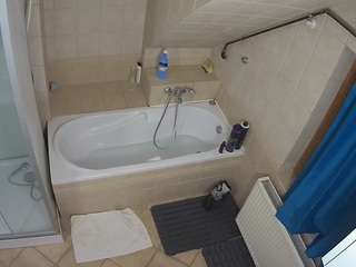 voyeurcam-julmodels-bath-2nd-1