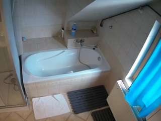 voyeurcam-julmodels-bath-2nd-1