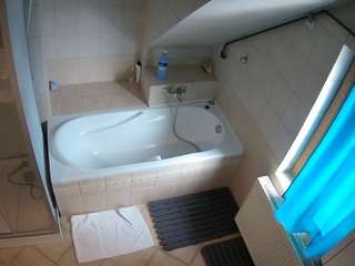 voyeurcam-julmodels-bath-2nd-1
