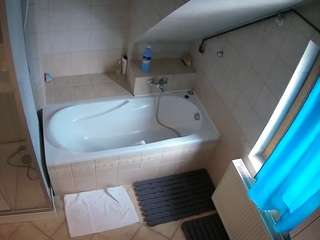 voyeurcam-julmodels-bath-2nd-1