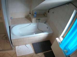 voyeurcam-julmodels-bath-2nd-1