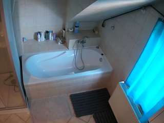 voyeurcam-julmodels-bath-2nd-1