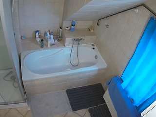 voyeurcam-julmodels-bath-2nd-1