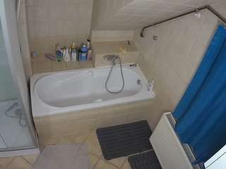 voyeurcam-julmodels-bath-2nd-1