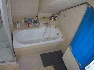 voyeurcam-julmodels-bath-2nd-1