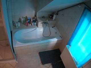 voyeurcam-julmodels-bath-2nd-1