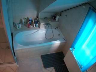 voyeurcam-julmodels-bath-2nd-1