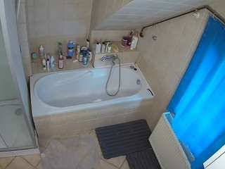 voyeurcam-julmodels-bath-2nd-1