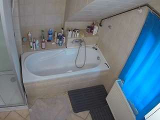 voyeurcam-julmodels-bath-2nd-1