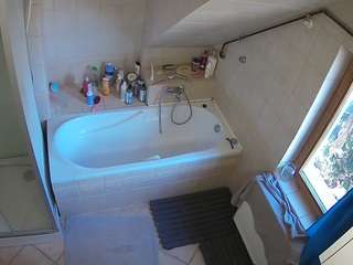 voyeurcam-julmodels-bath-2nd-1 webcam