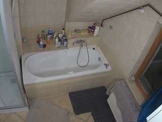 voyeurcam-julmodels-bath-2nd-1 webcam