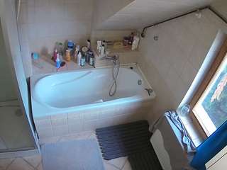voyeurcam-julmodels-bath-2nd-1 webcam