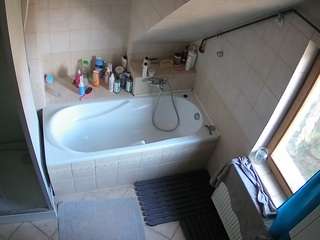 voyeurcam-julmodels-bath-2nd-1
