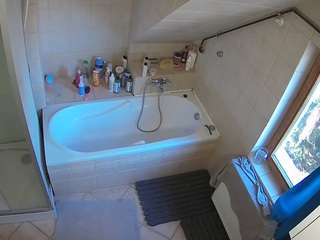 voyeurcam-julmodels-bath-2nd-1 webcam