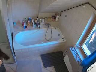 voyeurcam-julmodels-bath-2nd-1