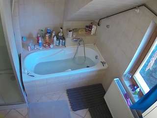 voyeurcam-julmodels-bath-2nd-1