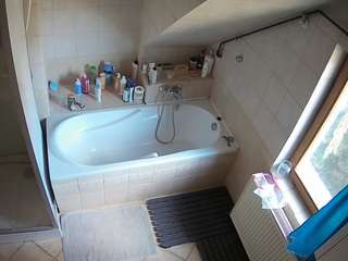 voyeurcam-julmodels-bath-2nd-1 webcam